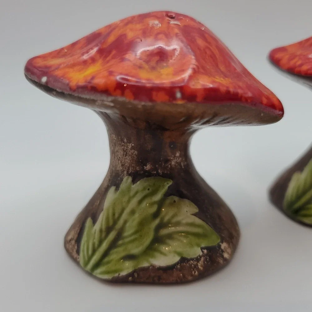 VTG Treasure Craft MCM Mushroom Salt And Pepper Shakers Red Orange Caps